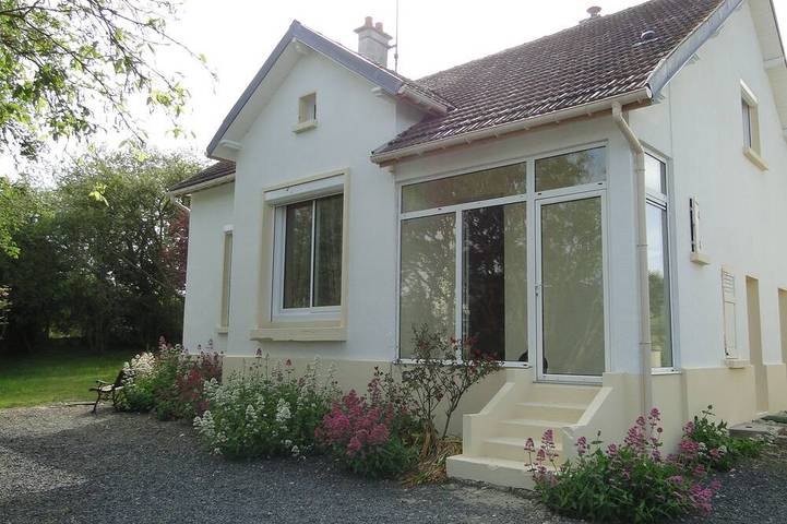 Location de vacances pour 8 personnes, avec jardin à Saint-Laurent-sur-Mer