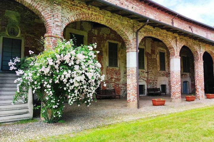 Intera Villa Storica di Charme con Piscina e Parco in Vaprio d'Agogna, Novara Province