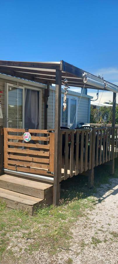 Camping pour 4 personnes, avec terrasse ainsi que jacuzzi et piscine, adapté aux familles à Sète - 4