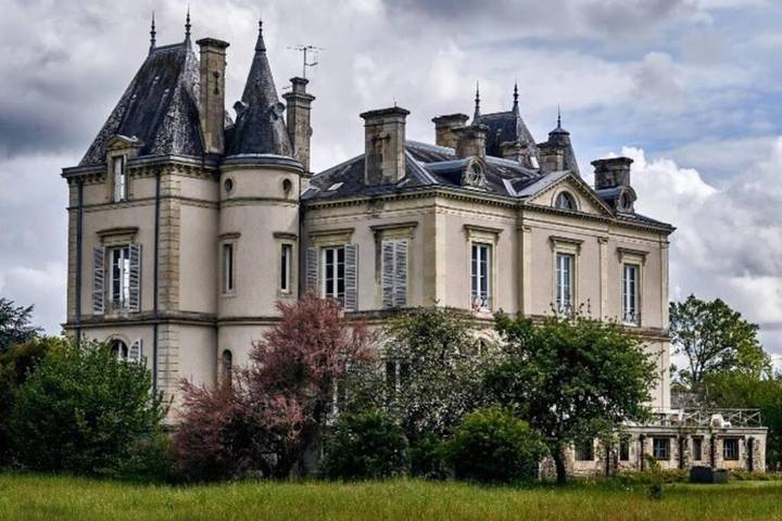 Villa pour 20 personnes, avec piscine ainsi que jardin et vue