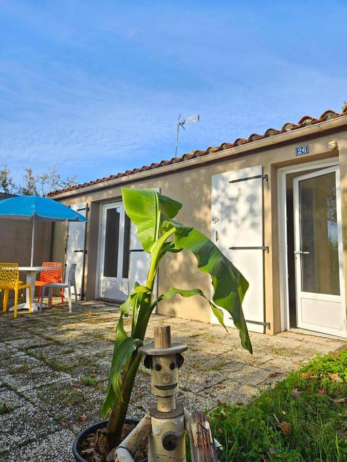 Gîte pour 5 personnes, avec piscine ainsi que vue et jardin, animaux acceptés à Mareuil-sur-Lay-Dissais