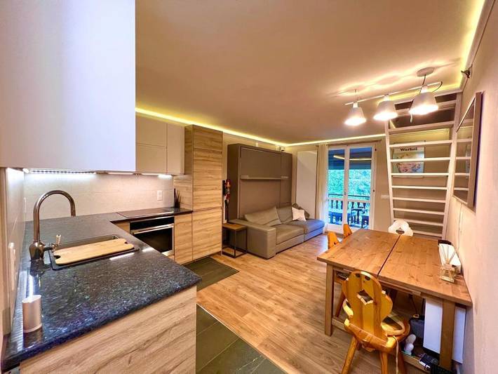 Appartamento per 6 persone, con giardino e panorama, adatto a famiglie con bambini a Limone Piemonte