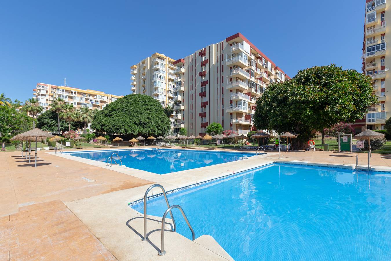 Entire studio, Studio Apartment "Agata Residencial" with Mountain View, Shared Pool & Wi-Fi in Benalmádena Costa, Benalmádena