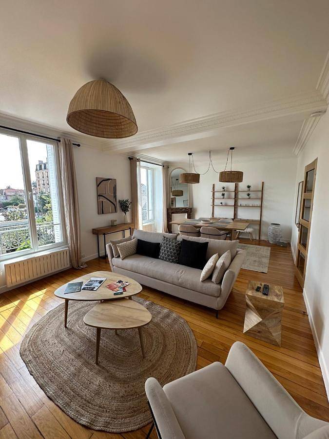 Appartement entier, One-Bedroom Apartment in Enghien-les-Bains, Val-d'Oise