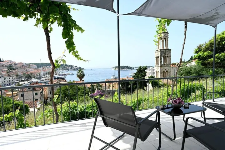 Holiday home for 4 people, with balcony and view - 1