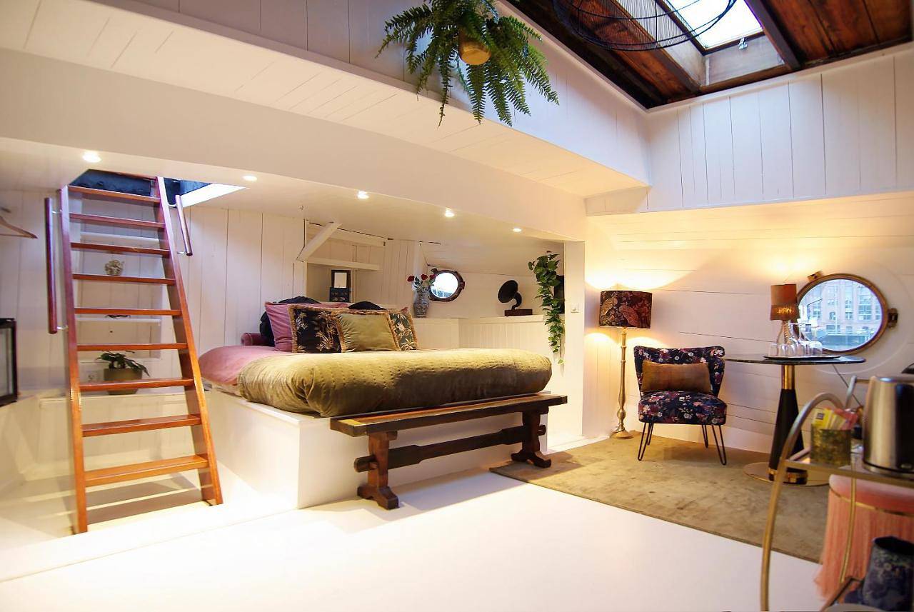 Najade Eco Houseboat in Amsterdam West, Nederlandse kust