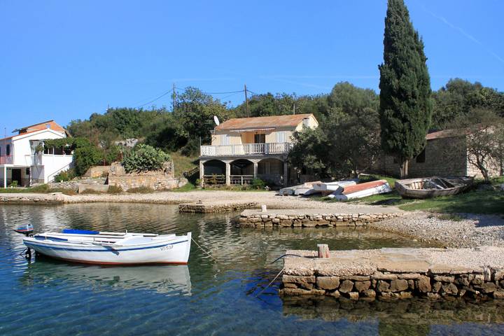 Ganze Wohnung, 3-Zimmer-Ferienwohnung am Strand Bucht Rogacic, Vis A-2460-a in Split-Dalmatien