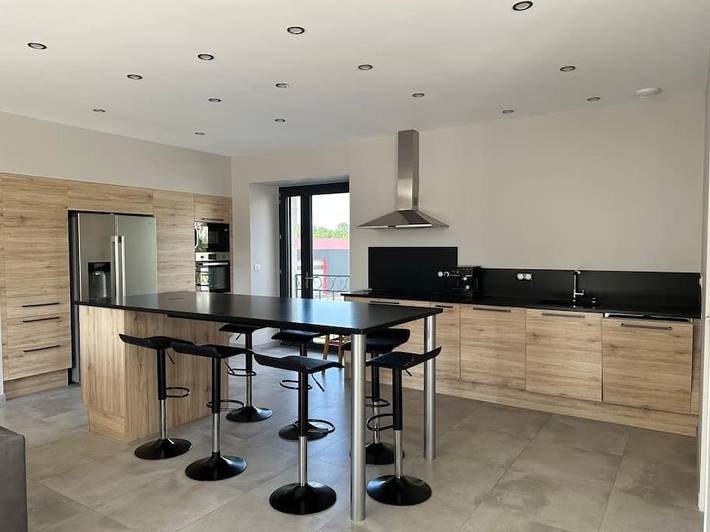 Location de vacances pour 12 personnes, avec jardin et terrasse à Lantriac - 2