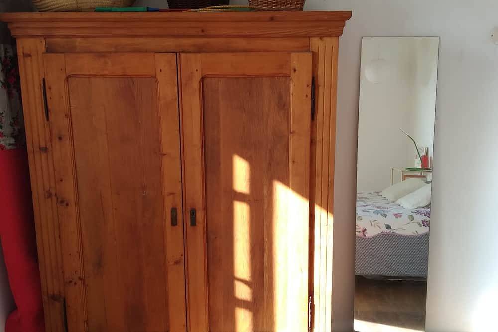 Ganze Wohnung, Downtown apartment with garden in Avallon, Naturpark Morvan