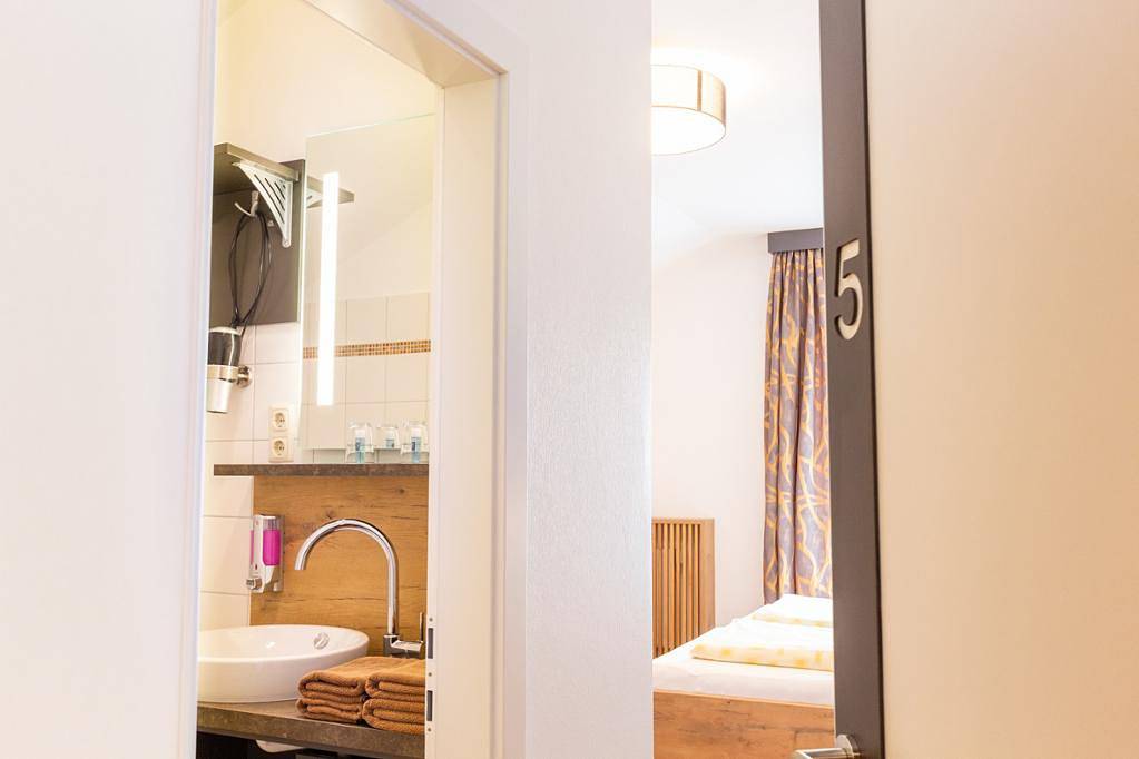 Gasthof Jagersberger - Doppelzimmer mit Zusatzbett in Hollenstein an der Ybbs, Mostviertel Region