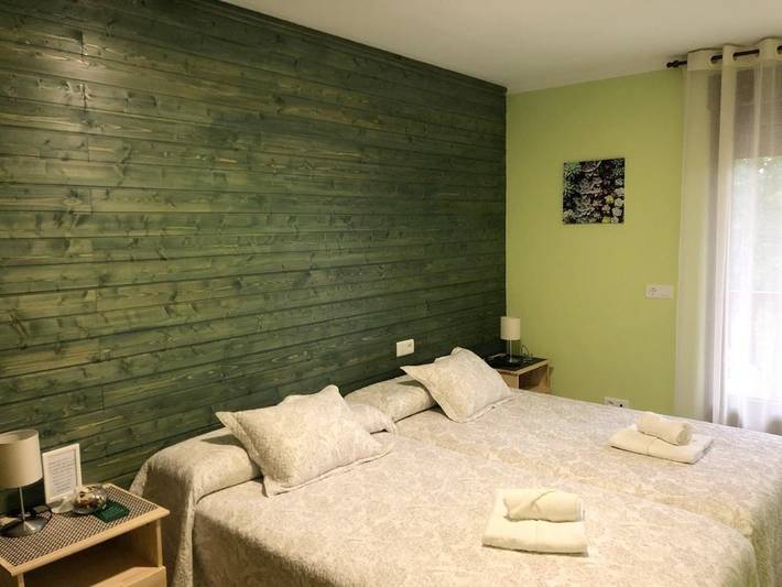 Hotel para 2 personas, con jardín además de balcón y vistas en Parres - 4