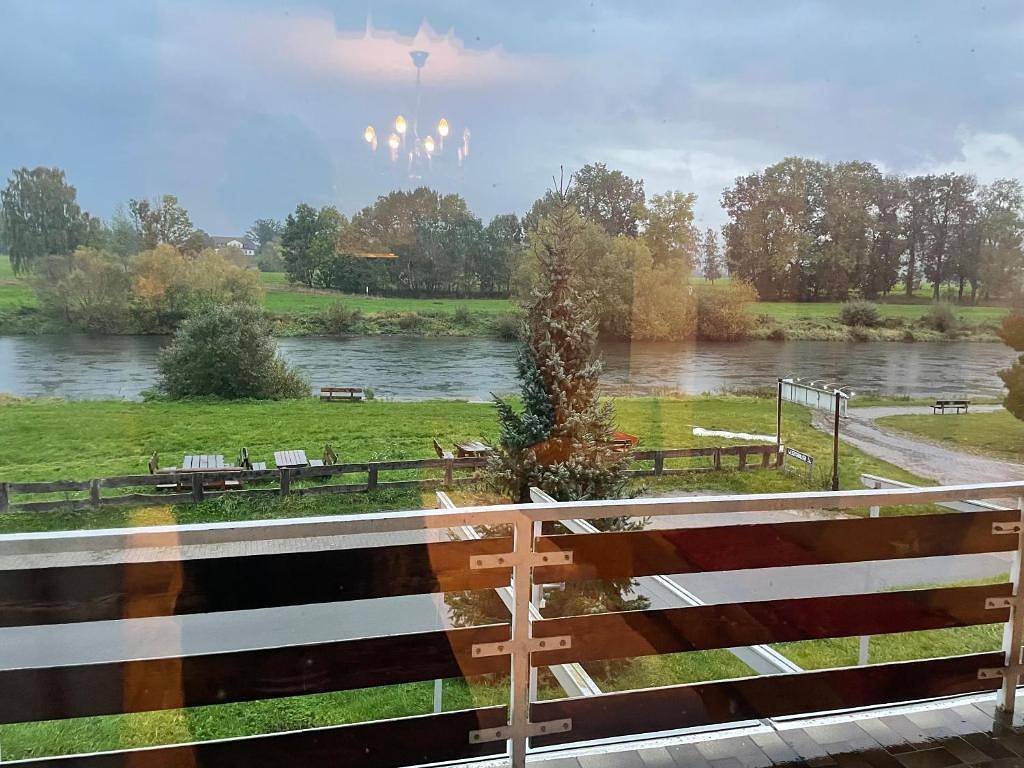 Ferienwohnung mit Balkon für bis zu 2 Personen in Polle, Landkreis Holzminden