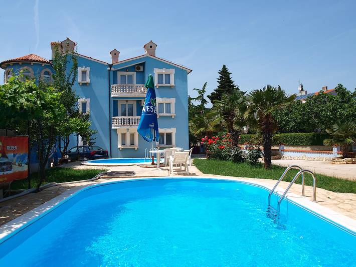 Vakantiewoning voor 5 personen, with terras and kinderzwembad as well as tuin in Medulin