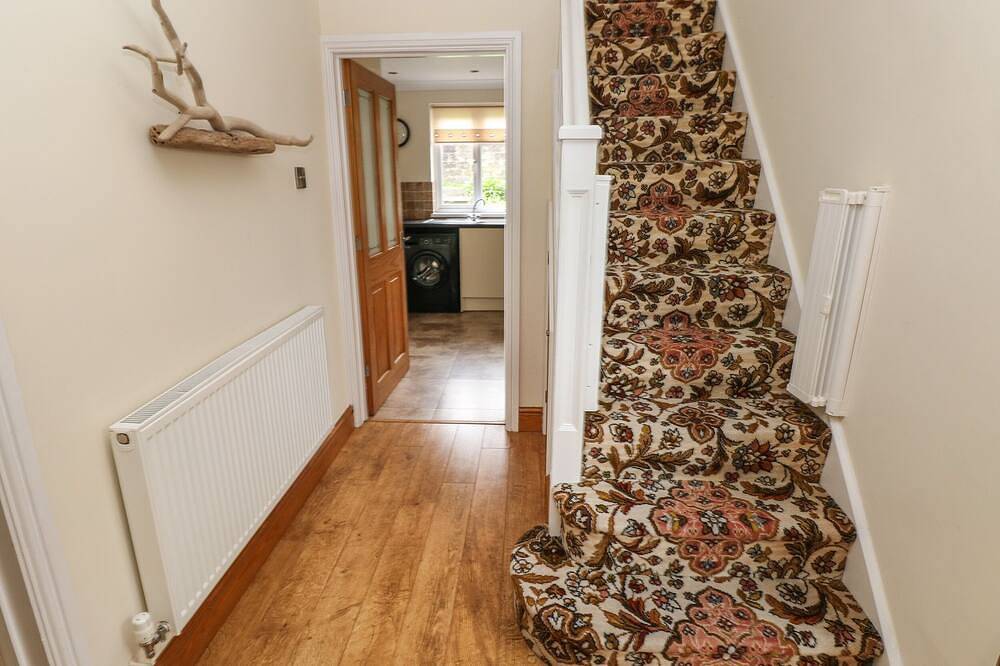Highmead, pet friendly, character holiday cottage in Burry Port in Burry Port, Carmarthenshire