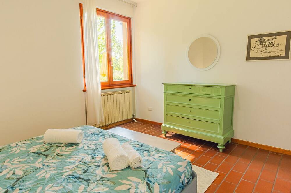 Wohnstätte-Poolblick-Eigenes Badezimmer-Apartment-lago di garda giardino in Costermano, Gardasee-Berge