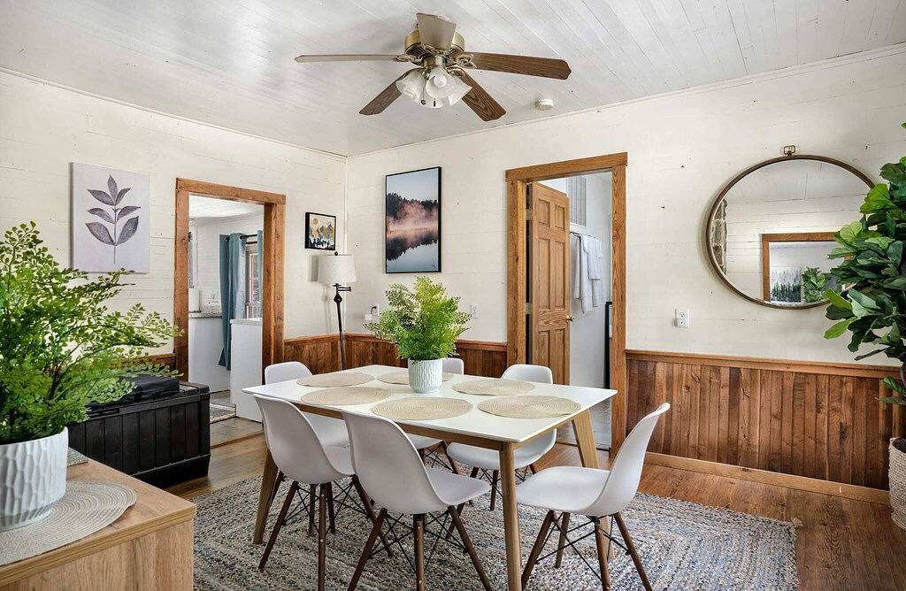 Woodland cabin w/hot tub & fire pit in Seneca Rocks