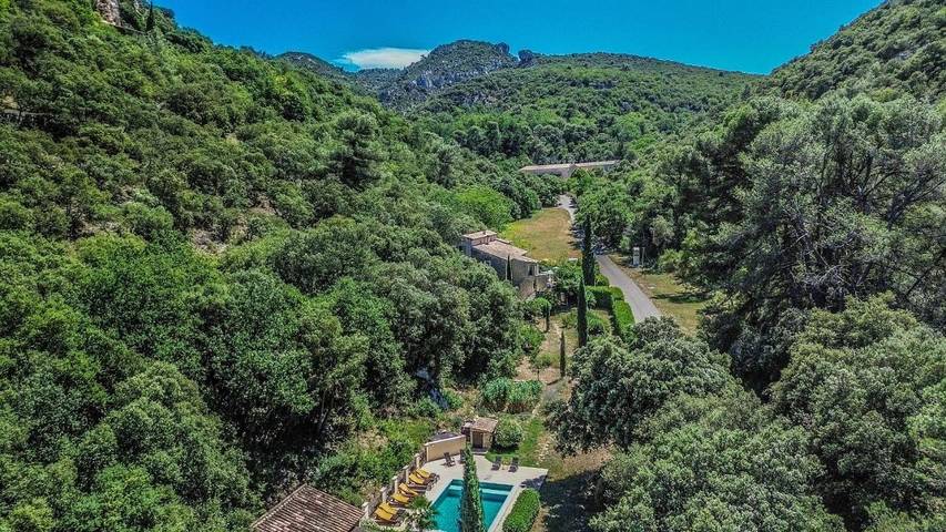 Chambre d’hôte pour 2 personnes, avec Terrasse et Jardin ainsi que Piscine et Vue
