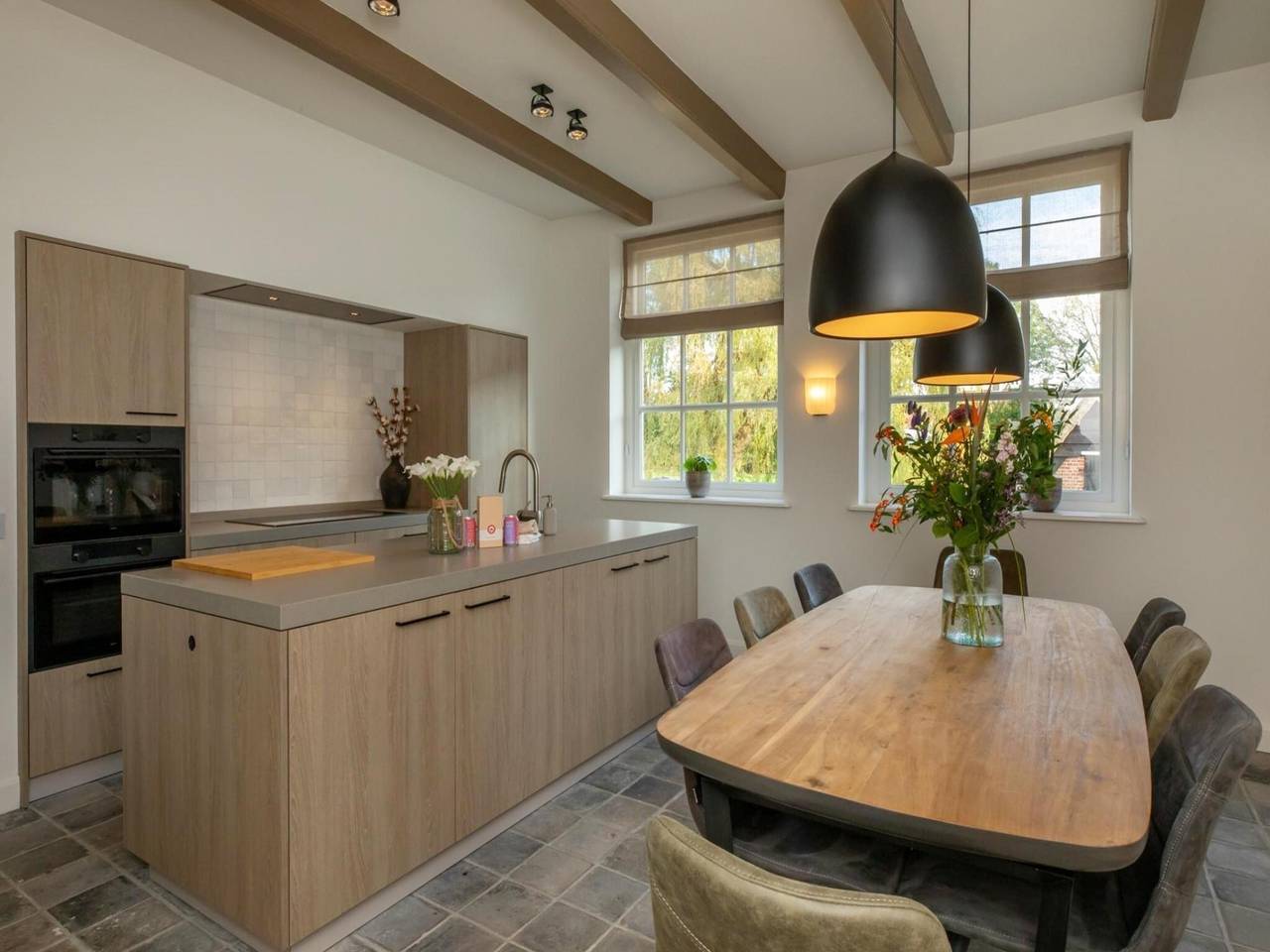 Boerderij in Zeeland met molenuitzicht in Nederlandse Noordzeekust