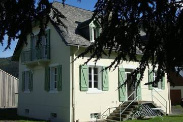 Location de vacances pour 12 personnes, avec balcon et jardin à Arrens-Marsous