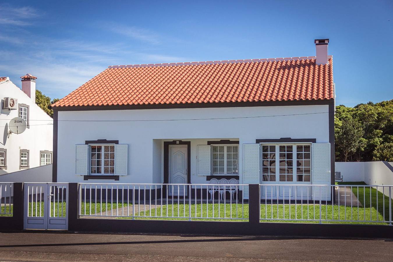 Rückzugsort an der Küste mit Parkplatz und Terrasse in Biscoitos, Terceira (azoren)