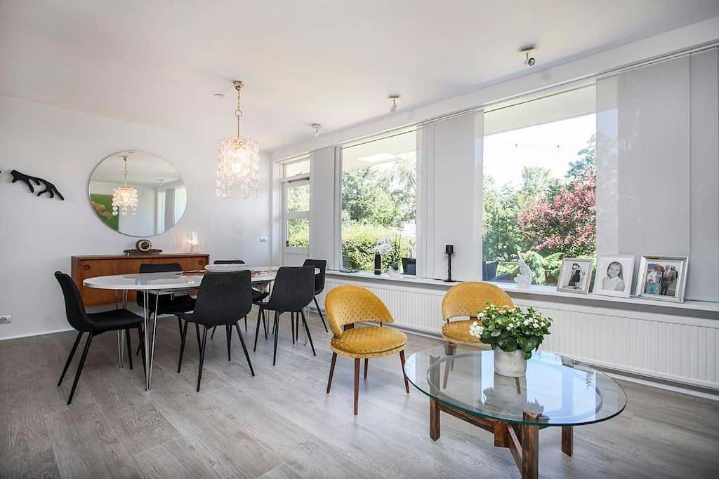 Bright house for 6 people, with hut tub in garden in Reykjavik, IJsland