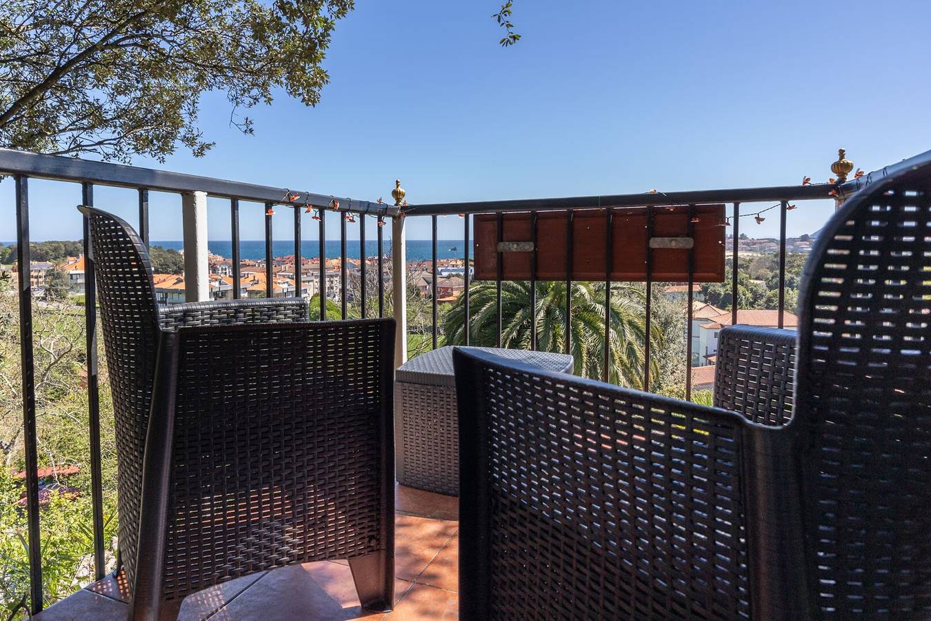 Ferienhaus 'Posada Paraso Iris' mit Bergblick, privatem Garten und Wlan in Isla, Arnuero