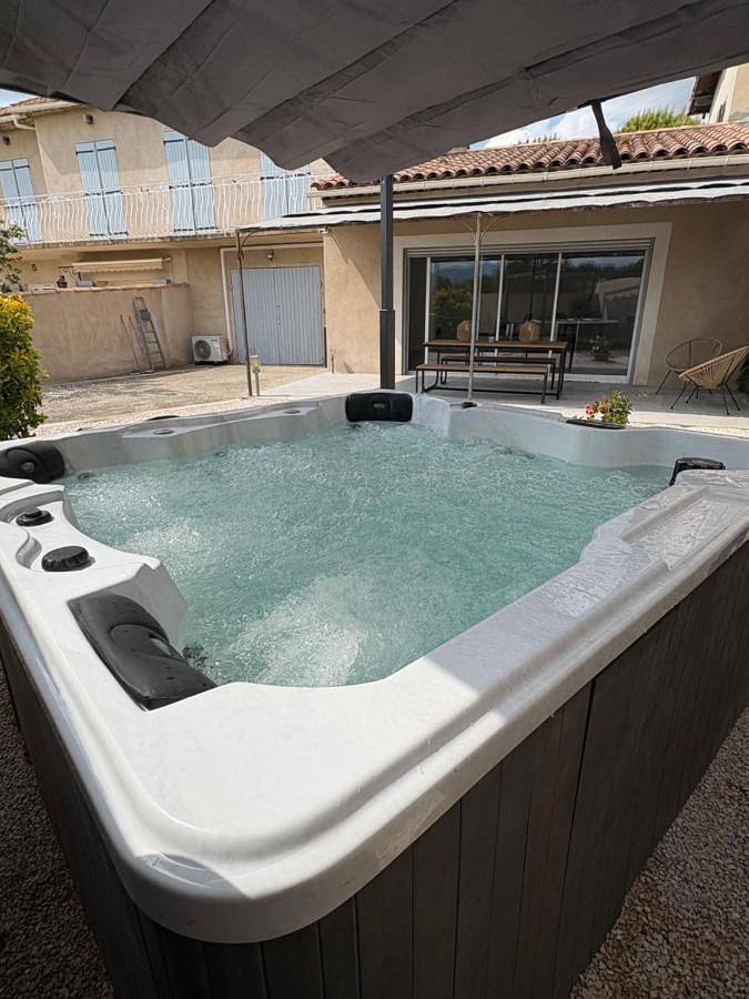 Casa de vacaciones para 8 personas, con jardín y jacuzzi - 1