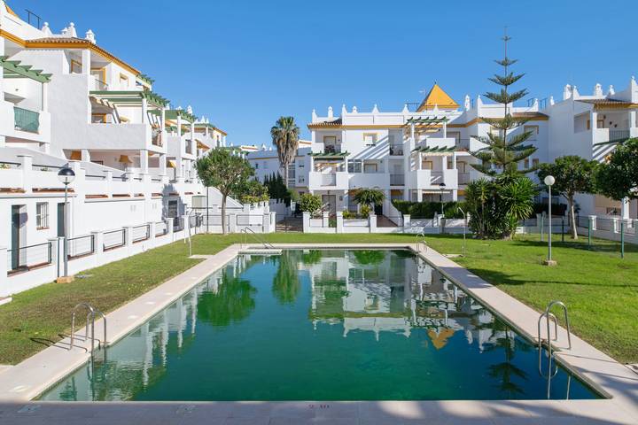 Apartamento de vacaciones para 4 personas, con piscina para niños además de balcón y jardín - 1
