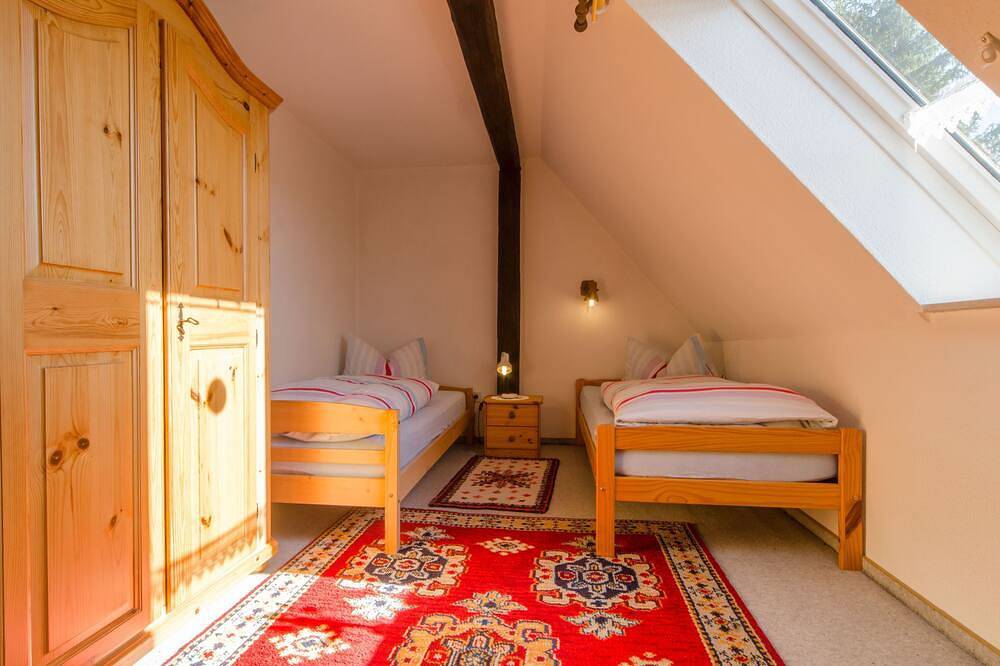Ganze Wohnung, Ferienwohnung im Dg mit Terrasse im Garten - Ferienwohnung Hertel in Mistelgau, Frankenalb