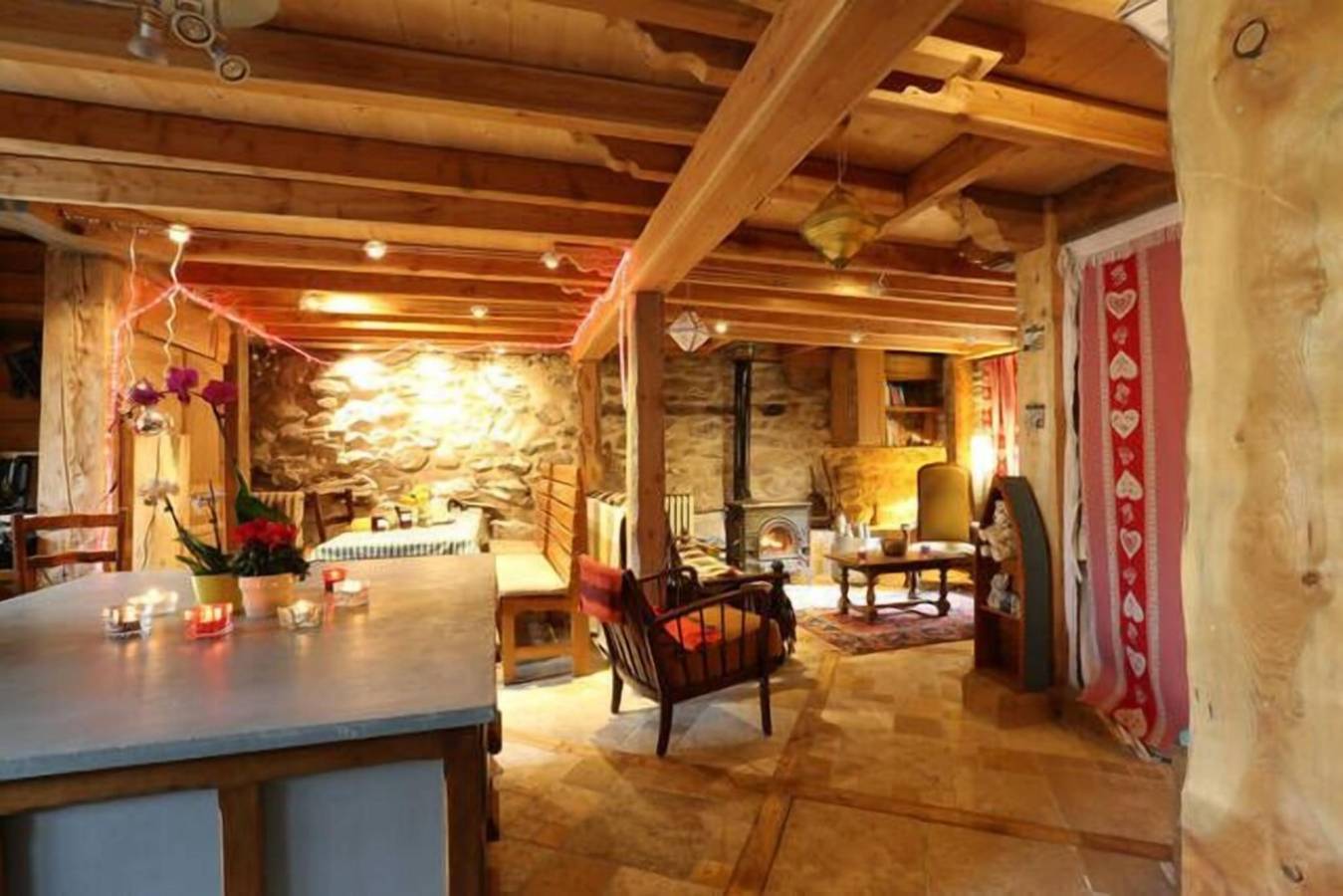 Chalet "Pierre Bois Lac" met bergzicht, gedeeld terras en tuin in La Ferrière, Isère