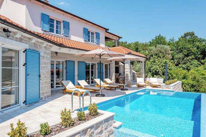 Villa für 8 Personen, mit Garten und Whirlpool sowie Sauna in Montenegro
