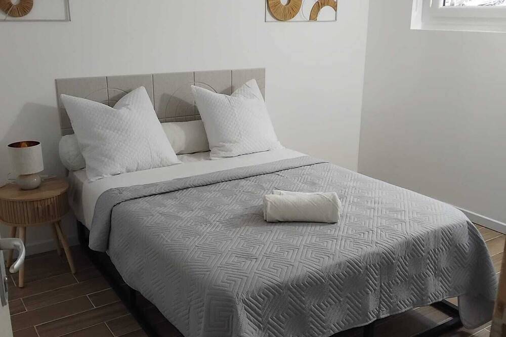 Very pretty 5-bedroom outbuilding near the center of Saint-Priest in Saint-Priest, Lyon region