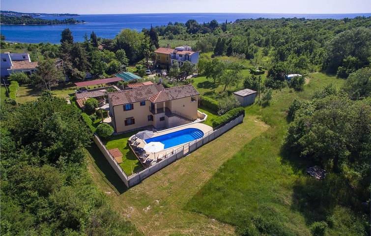 Ferienwohnung für 4 Personen, mit Terrasse und Garten in Porec und Umgebung - 2