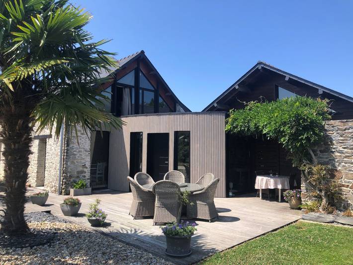 Gîte pour 6 personnes, avec terrasse ainsi que jacuzzi et piscine