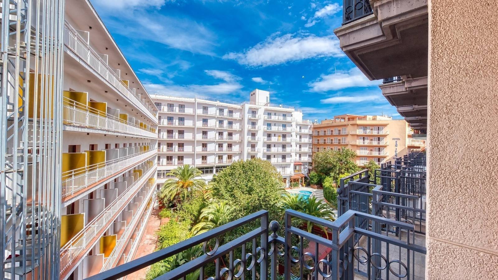 Ganze Wohnung, Ferienwohnung 'Costacabana - Dali' mit Gemeinschaftspool, Balkon und Wi-Fi in Central Lloret de Mar, Lloret de Mar