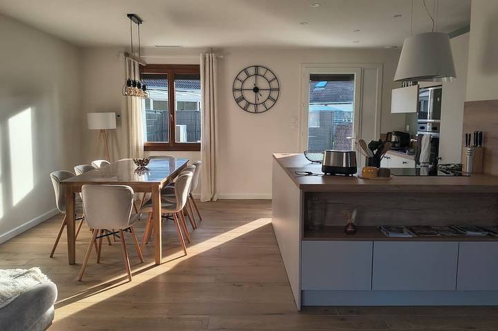 Location de vacances pour 8 personnes, avec jardin à Saint-Denis-en-Val