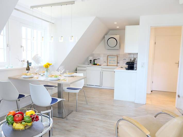 Ganze Wohnung, Reetdachwohnung in Westerland: zentral, strandnah und mit Stellplatz in Westerland, Sylt (Gemeinde)