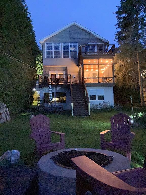 Cozy Lakefront Bungalow w firepit/dock/kayaks in Litchfield County