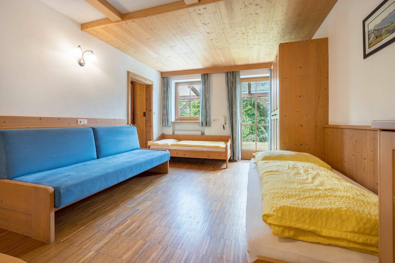 Ganze Wohnung, Ferienwohnung 'Lindenhof Apt 5' mit Gemeinschaftsgarten & Wi-Fi in Dörfl, Vintl