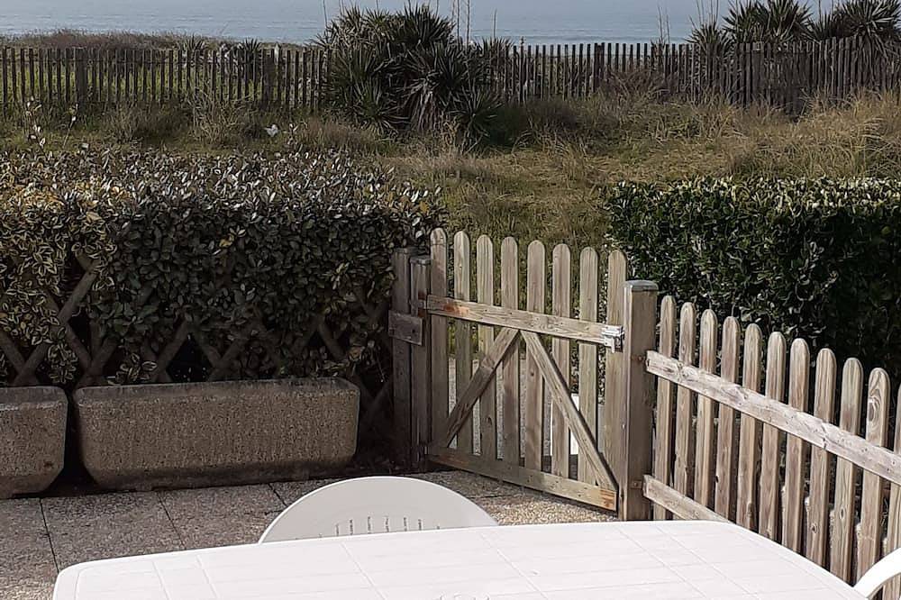 Maisonette with sea view terrace and proximity to the sea. in Barbâtre, Noirmoutier