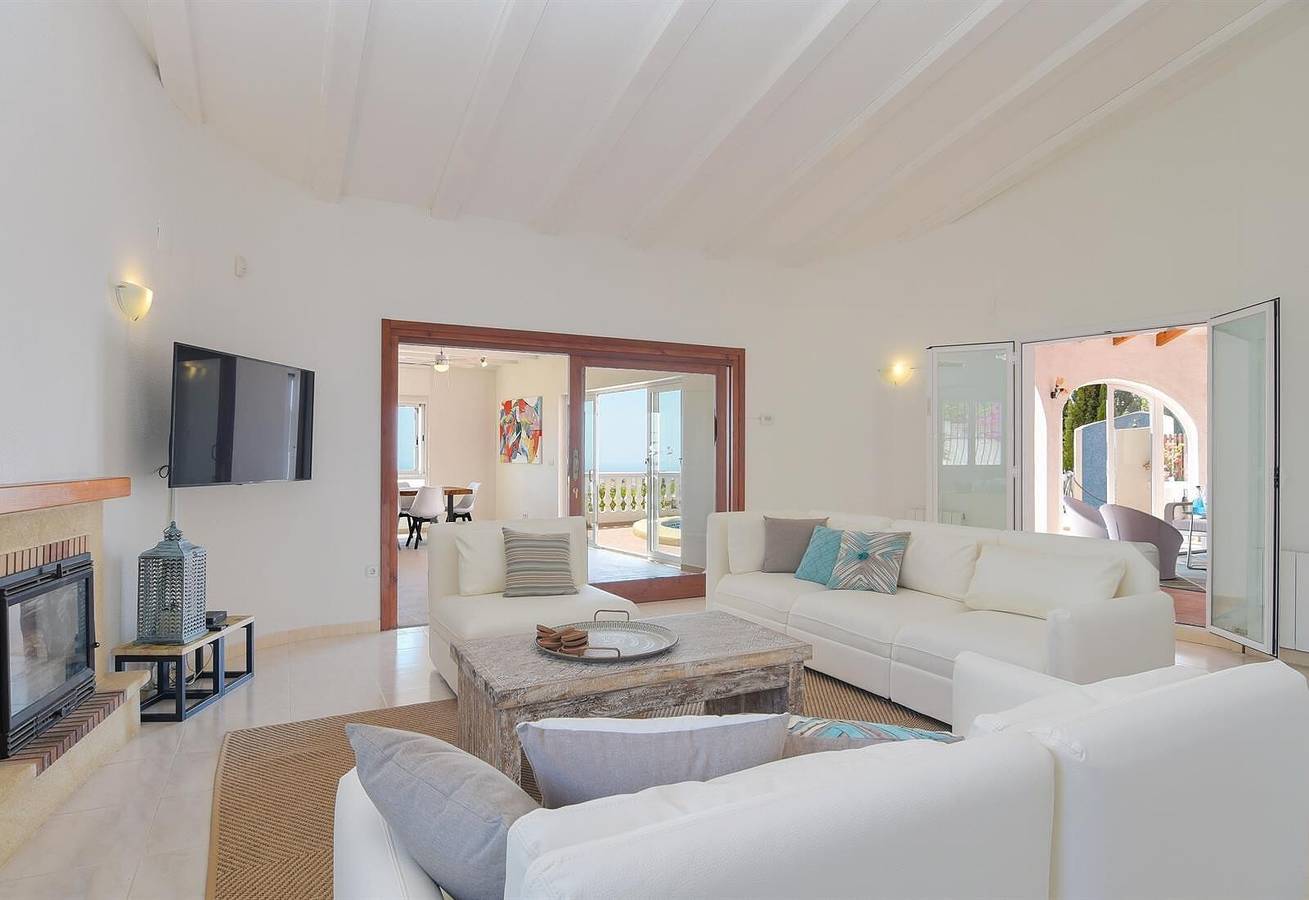 Casa La Perla: Villa with Sea View, Pool, Balcony, A/C & Wi-Fi in Poble Nou de Benitatxell, Costa Blanca