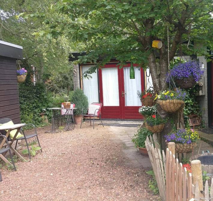 B&b voor 2 personen, with uitzicht and terras as well as tuin in Friesland