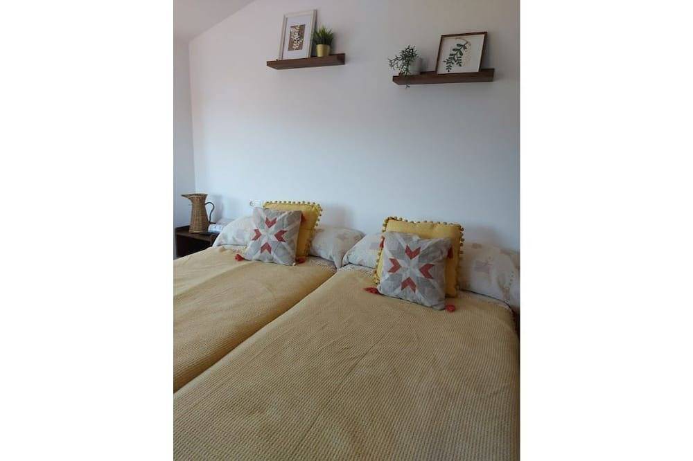 Entire apartment, In the heart of Costa da Morte: charming apt. with pool and beach in Cee, Costa da Morte