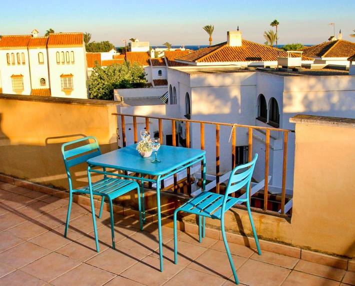 Apartamento de vacaciones para 4 personas, con vistas y piscina además de piscina para niños y jardín - 1