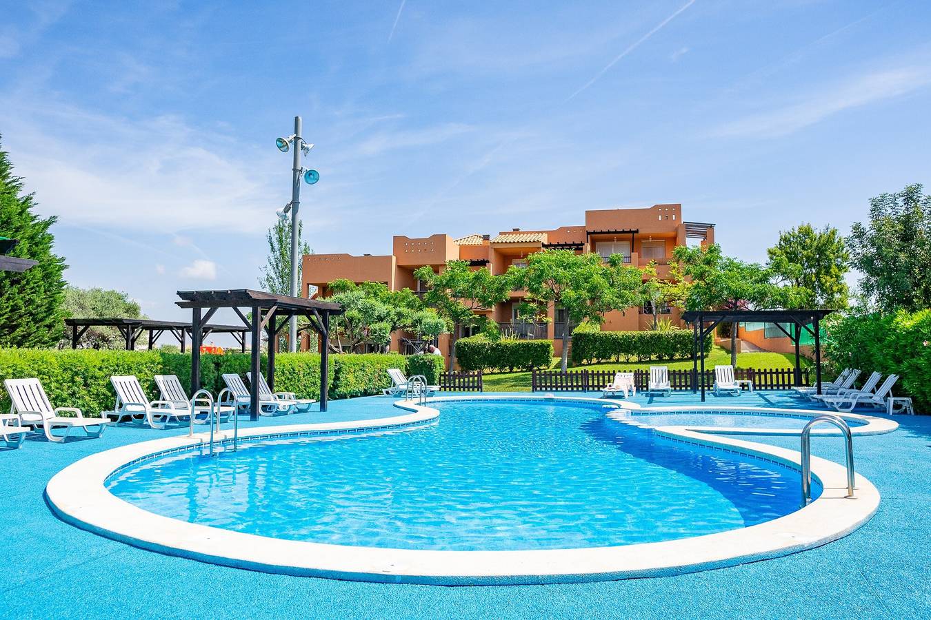 Apartamento entero, Apartamento 'Montemar Natura Resort' con piscina compartida, Wi-Fi y aire acondicionado. in Peñíscola, Costa del Azahar