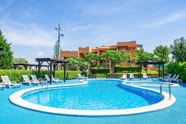 Appartement de vacances pour 6 personnes, avec bassin pour enfant ainsi que balcon et jardin à Peñíscola
