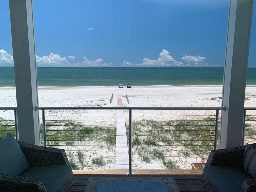 Neues Gulf Front Beach House mit offenem Konzept und Aufzug sowie 50 m Promenade. in Indian Pass, Cape San Blas
