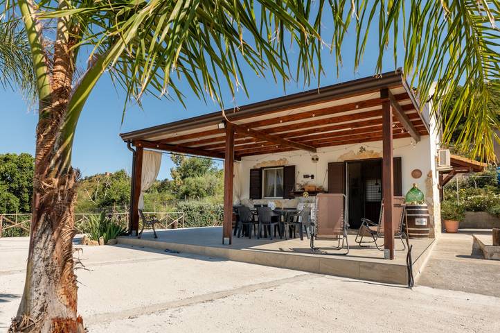 Casa Villa Aury — Cefalù, green oasis steps from the sea in Cefalù (Municipality), Palermo Province