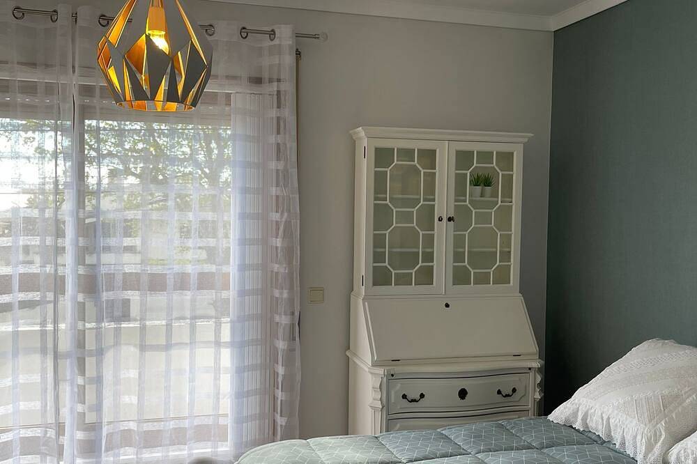 House 6 px 100m walk from the beach and 20' by train from the historic center of Porto. in Arcozelo, Distrito de Porto