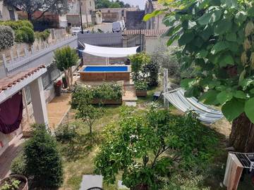 Location de vacances pour 2 personnes, avec jardin ainsi que terrasse et piscine à Fronsac